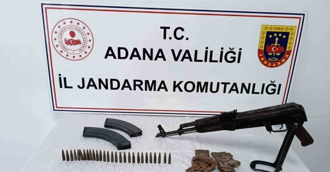 Adana’da bir uzun namlulu tüfek ele geçirilirken 2 kişi de yakalandı