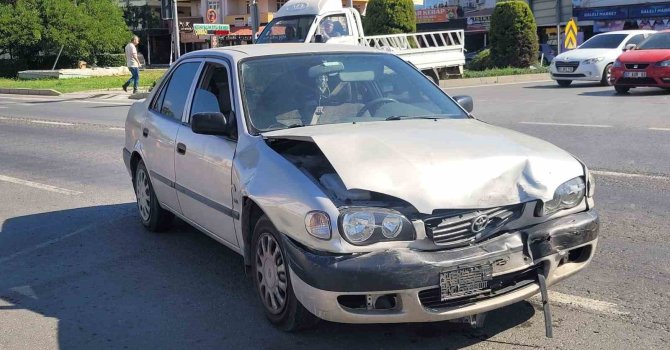 Gazipaşa’da 2 otomobil çarpıştı, sürücü ehliyetsiz ve 17 yaşında çıktı: 4 yaralı