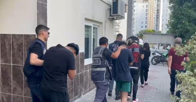 Mersin’de ’sazan sarmalı’ yöntemiyle dolandırıcılık yapan 5 şüpheli yakalandı