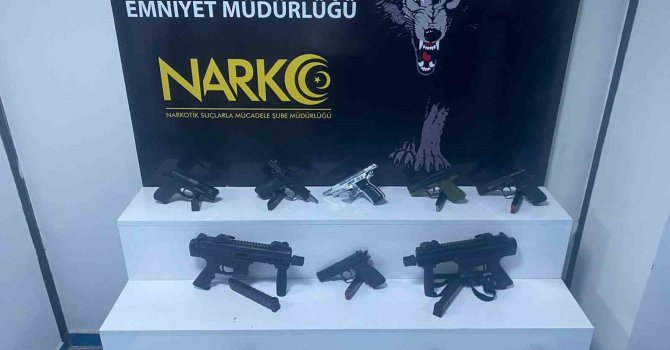 Uyuşturucu operasyonunda 2 uzi ve 11 ruhsatsız tabanca ele geçirildi