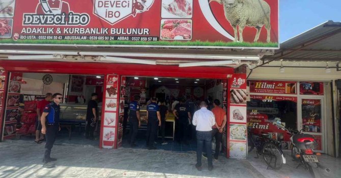 Adana’da kaldırımda küçükbaş hayvan kesen kasaba 148 bin 997 TL ceza kesildi