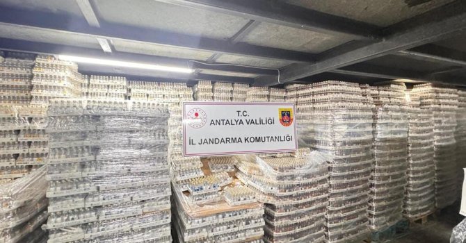 Kemer’de 5 bin 800 litre kaçak içki yakalandı