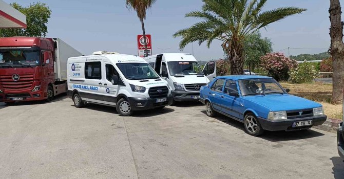 Tur minibüsü sürücüsü park ettiği araç içerisinde ölü bulundu