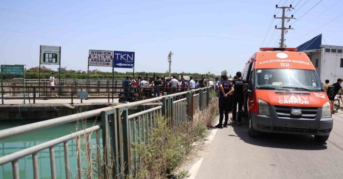 Kanala atlayan karısını kurtarmak isterken suda kayboldu