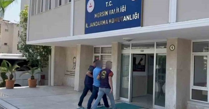 Mersin’de JASAT timleri aranan 2 kişiyi yakaladı