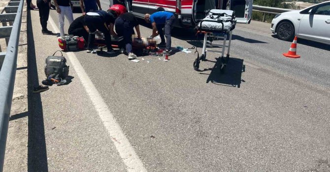 Isparta-Burdur kara yolunda kontrolden çıkan motosiklet bariyere çarptı: 1 ölü, 1 yaralı