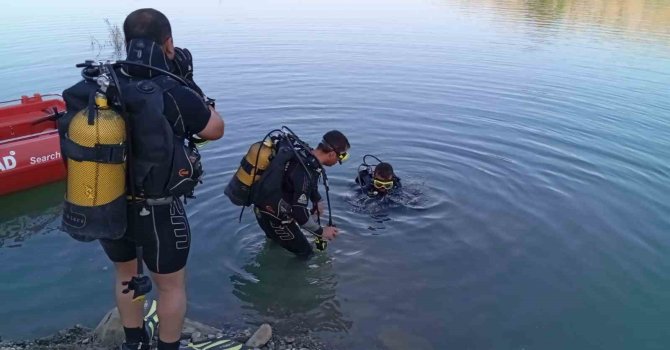 Baraj göletine giren genç hayatını kaybetti