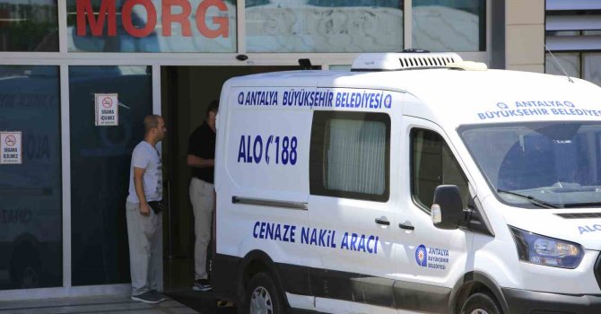 Şiddet nedeniyle eşinden boşanmış, defalarca uzaklaştırma kararı aldırmış