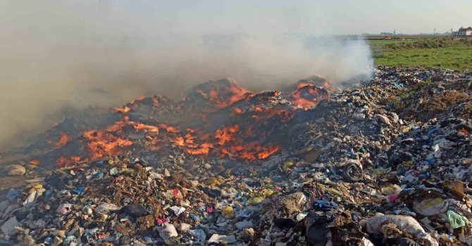 Kumlu’da çıkan çöplük yangını söndürüldü