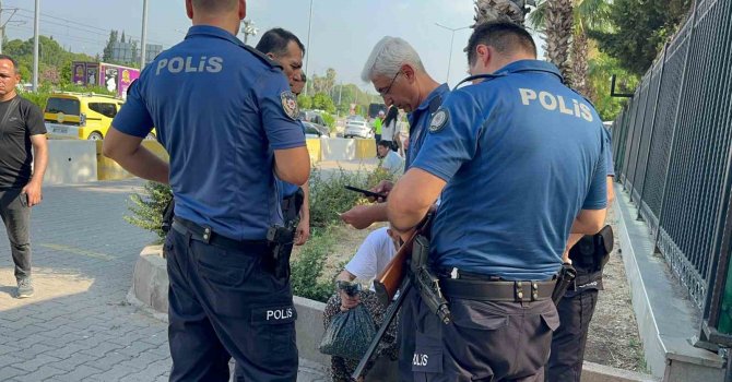 Antalya Adliyesi önünde hareketli dakikalar