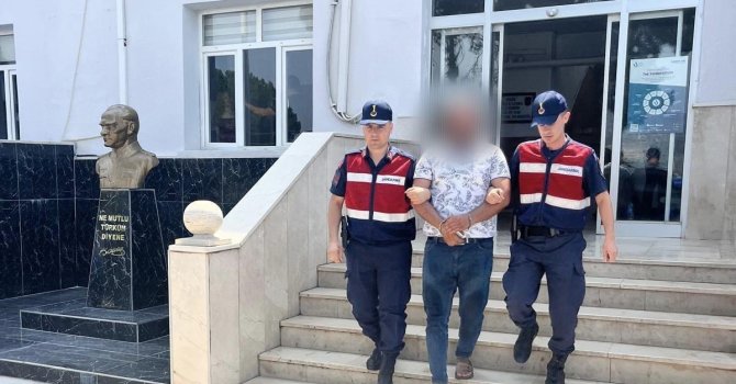 Adana’da jandarma aranan 4 hükümlüyü yakaladı