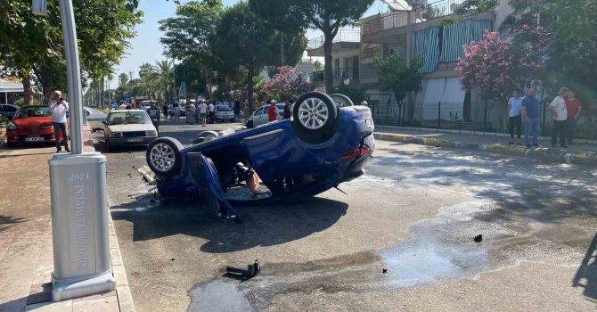 Otomobil park halindeki araçlara çarptı, ortalık savaş alanına döndü