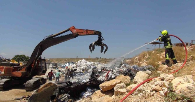 Mersin’de sanayi sitesinde çıkan yangın büyümeden söndürüldü