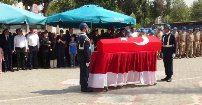 Mersin’de trafik kazasında hayatını kaybeden uzman çavuş için askeri tören düzenlendi