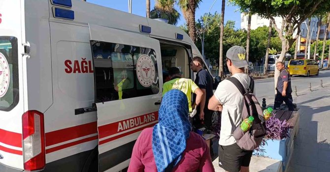 Yayalara çarpmamak için frene basan motosikletli kadın yaralandı