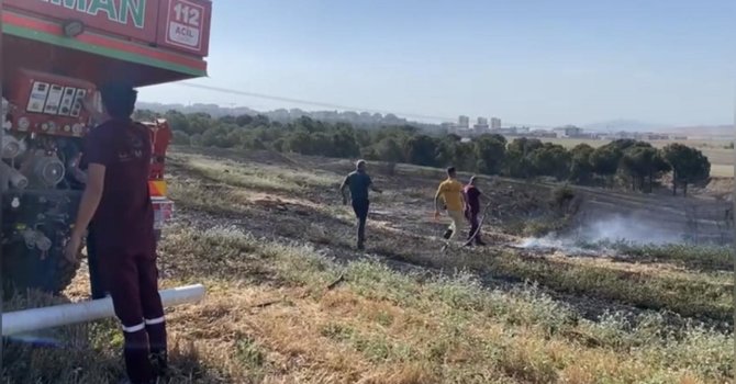 Osmaniye’de ormana yakın bölgede çıkan anız yangını büyümeden söndürüldü