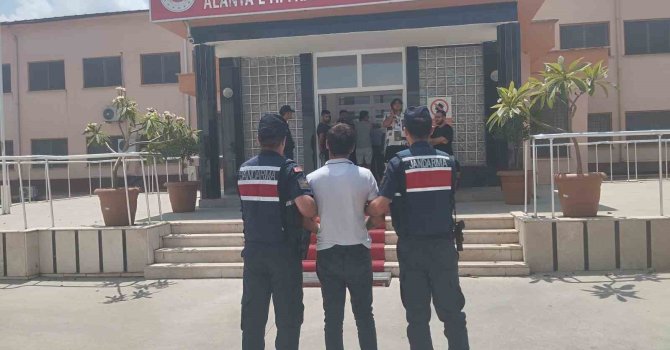 Alanya’da 25 yıl kesinleşmiş hapis cezasıyla aranan şahıs yakalandı