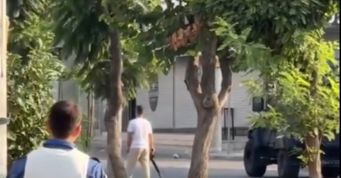 Polis merkezi önündeki pompalı şahsın vurulma anı kamerada