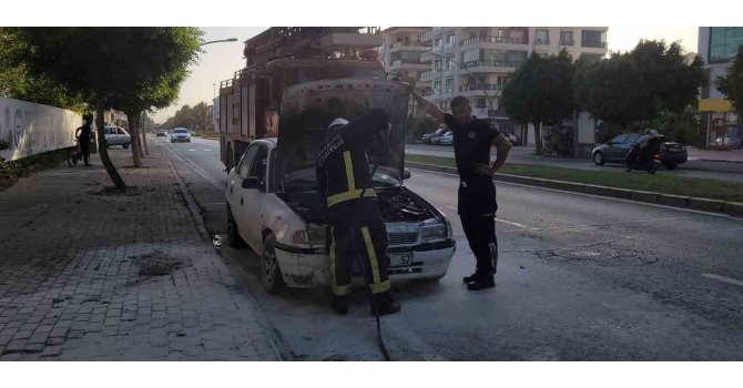 Seyir halendeyken yanan otomobil söndürüldü