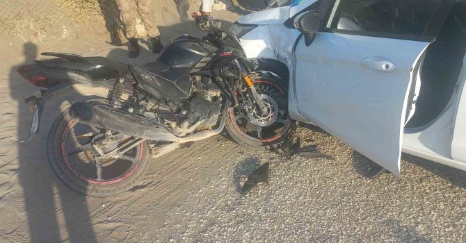 Hatay’da otomobil ile motosiklet çarpıştı: 1 ağır yaralı