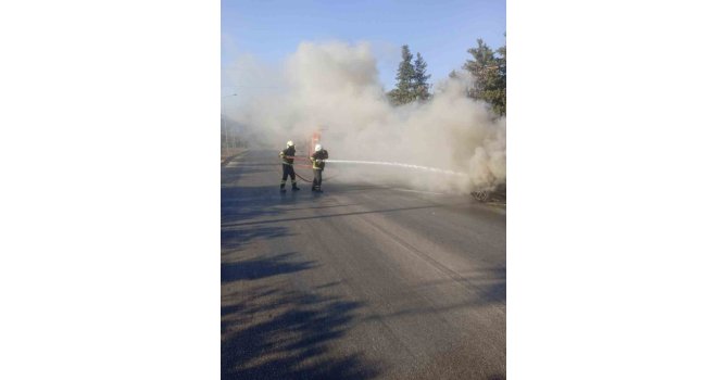 Antakya’da otomobil alev alev yandı