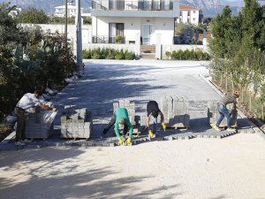 Yeşilbayır Mahallesi’nde parke yollar yapılıyor