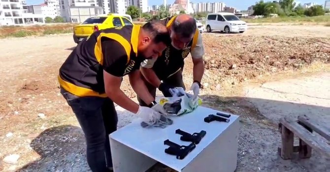 Toz deterjan paketinde 13 silah yakalattı, "Silahlara merakım var, biriktiriyorum" dedi