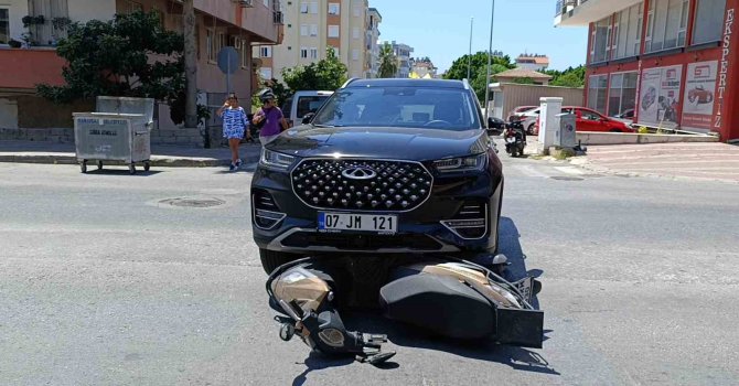 Lüks cipin çarptığı motosikletli ölümden döndü