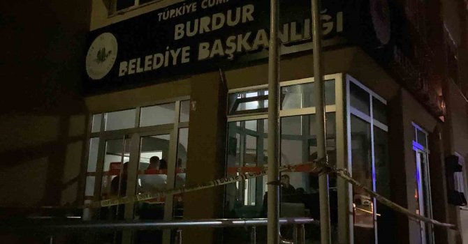 Burdur Belediyesi güvenlik görevlisi nöbet değişimine gelen arkadaşı tarafından ölü bulundu