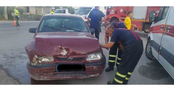 Antakya’da iki otomobilin karıştığı kazada 4 kişi yaralandı