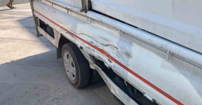 Motosiklet kamyonete çarptı, fırlayan yolcuyu başka araç ezdi: 2 yaralı