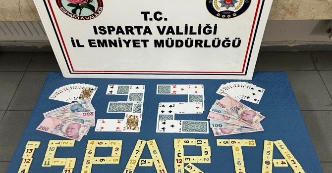 Isparta’da dernekte kumar oynayan 3 kişiye para cezası