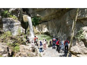 Kahramanmaraş’ta  doğaseverler Galgamaç Şelalesi’nde buluştu