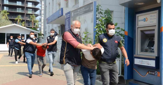 Sahilde terör halayı çeken gruptan gözaltına alınan 9 şahıs adliyeye sevk edildi