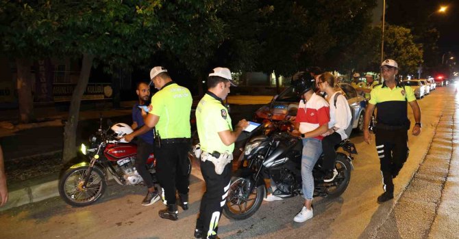 Adana’da saat başına 12 motosiklet sürücüsüne ceza