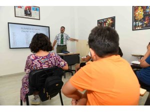 Yenişehir Belediyesi’nin İngilizce kursu başladı