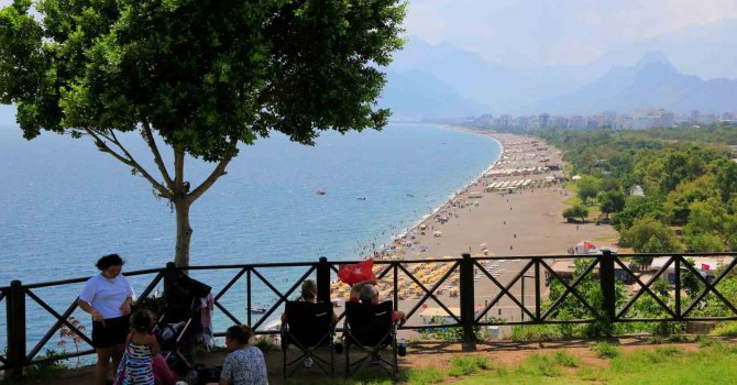 Antalya 12 saat içinde 4 mevsimi yaşadı