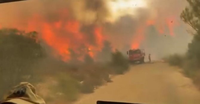 Antalya’daki orman yangınında yürekleri ağza getiren görüntü