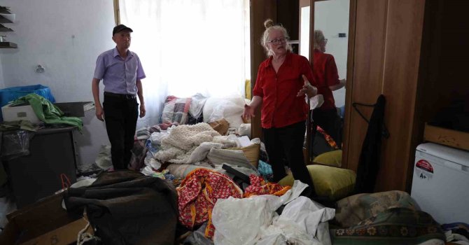 Cezaevindeki albino kardeşlerin evine giren hırsızlar altınları çalıp evi darmadağın etti