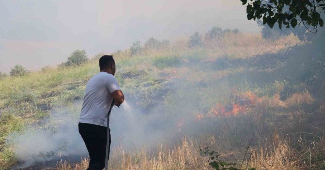 Adana’daki orman yangını evlere sıçradı, 8 ev zarar gördü