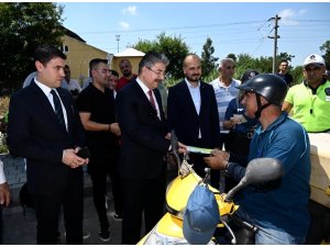 Osmaniye’de "Ceza Yok, Kask Var" mottosuyla motor sürücülerine kask dağıtıldı