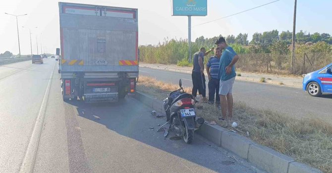 Kamyona arkadan çarpan motosikletin sürücüsü yaralandı