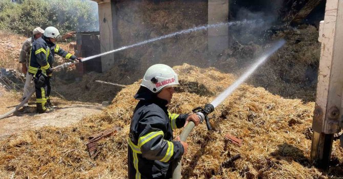 Defne’de samanlıkta çıkan yangın eve sıçramadan söndürüldü