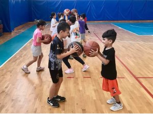 Ceyhan Belediyesi, geleceğin basketbolcularını yetiştiriyor