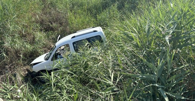 Isparta’da hafif ticari araç su kanalına uçtu: 1 ölü, 1 yaralı