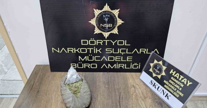 Motosikletli şahsın aracından ve üstünden 595 gram skunk çıktı