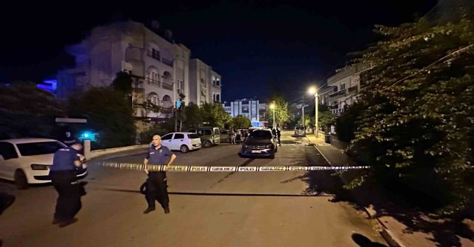 Antalya’da iş insanlarına silahlı saldırı kamerada: 2 yaralı