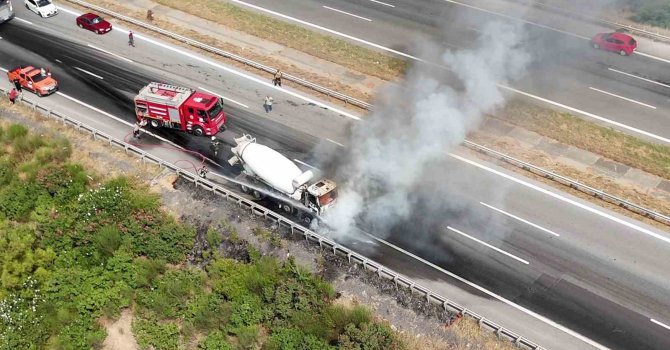 Seyir halindeki beton mikseri alevlere teslim oldu