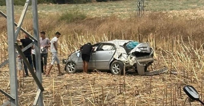 Osmaniye’de otomobil tarlaya uçtu: 2 yaralı