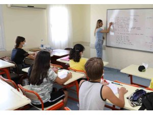 Yüreğir Belediyesi, 5 kültür evinde LGS hazırlık kursu ile eğitim desteği verecek